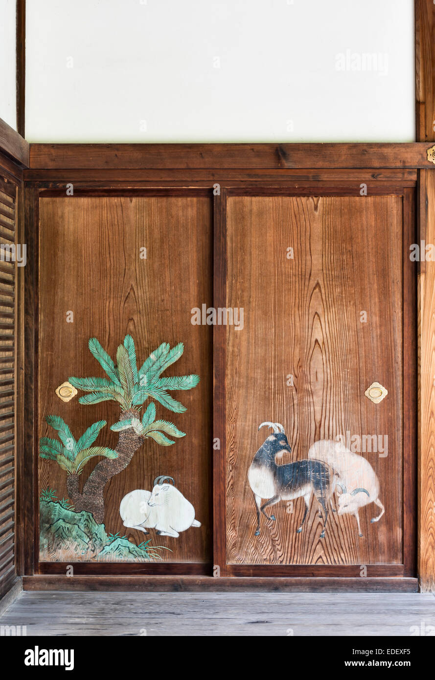 Temple zen Taizo-in, Myoshin-ji, Kyoto, Japon. L'intérieur 16c a délicatement peint des scènes d'animaux sur des portes coulissantes en bois (fusuma) Banque D'Images