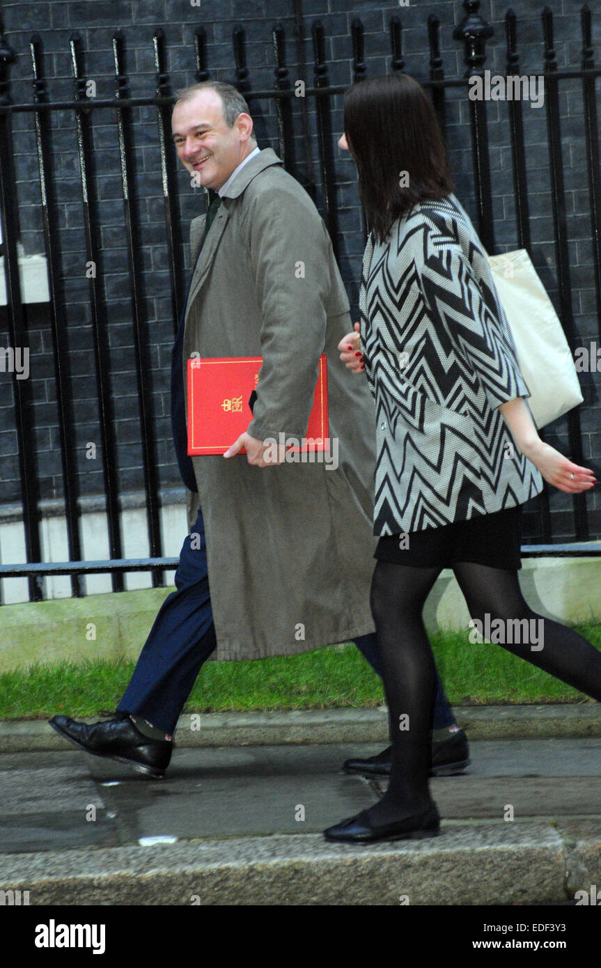 Londres, Royaume-Uni, 6 janvier 2015, Edward Davey MP arrive à Downing Street, comme le gouvernement a tenu son premier Conseil des ministres de la nouvelle année avec une élection à l'horizon. Credit : JOHNNY ARMSTEAD/Alamy Live News Banque D'Images