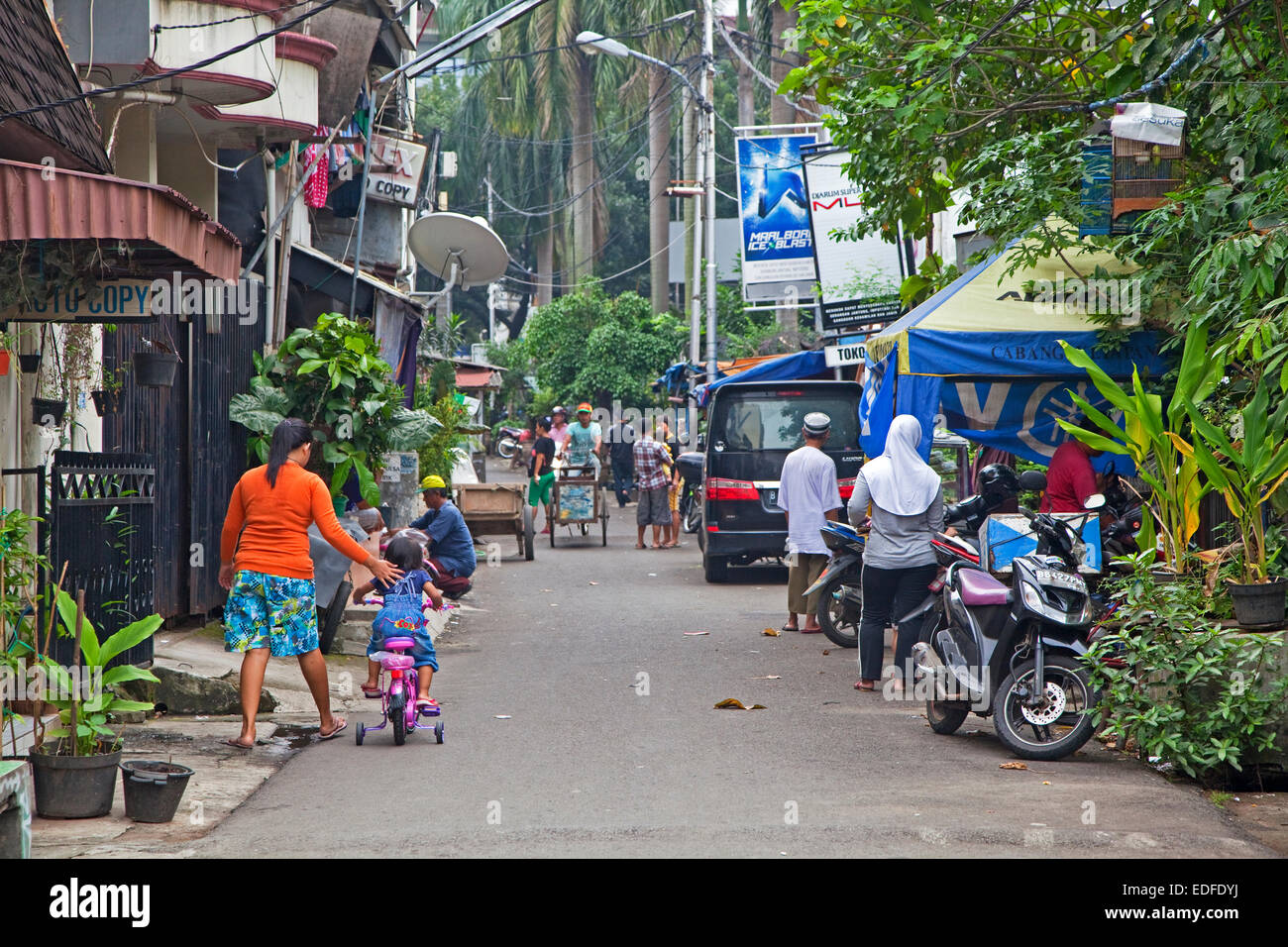 La vie quotidienne en street dans la capitale Jakarta, Java, Indonésie Banque D'Images