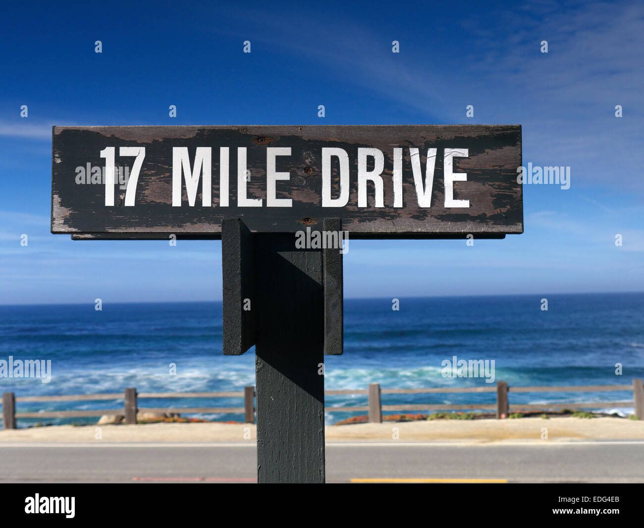 CALIFORNIA Sign for 17 mile drive, une fabuleuse route panoramique de côte à travers Pacific Grove et Pebble Beach sur la péninsule de Monterey Californie États-Unis Banque D'Images