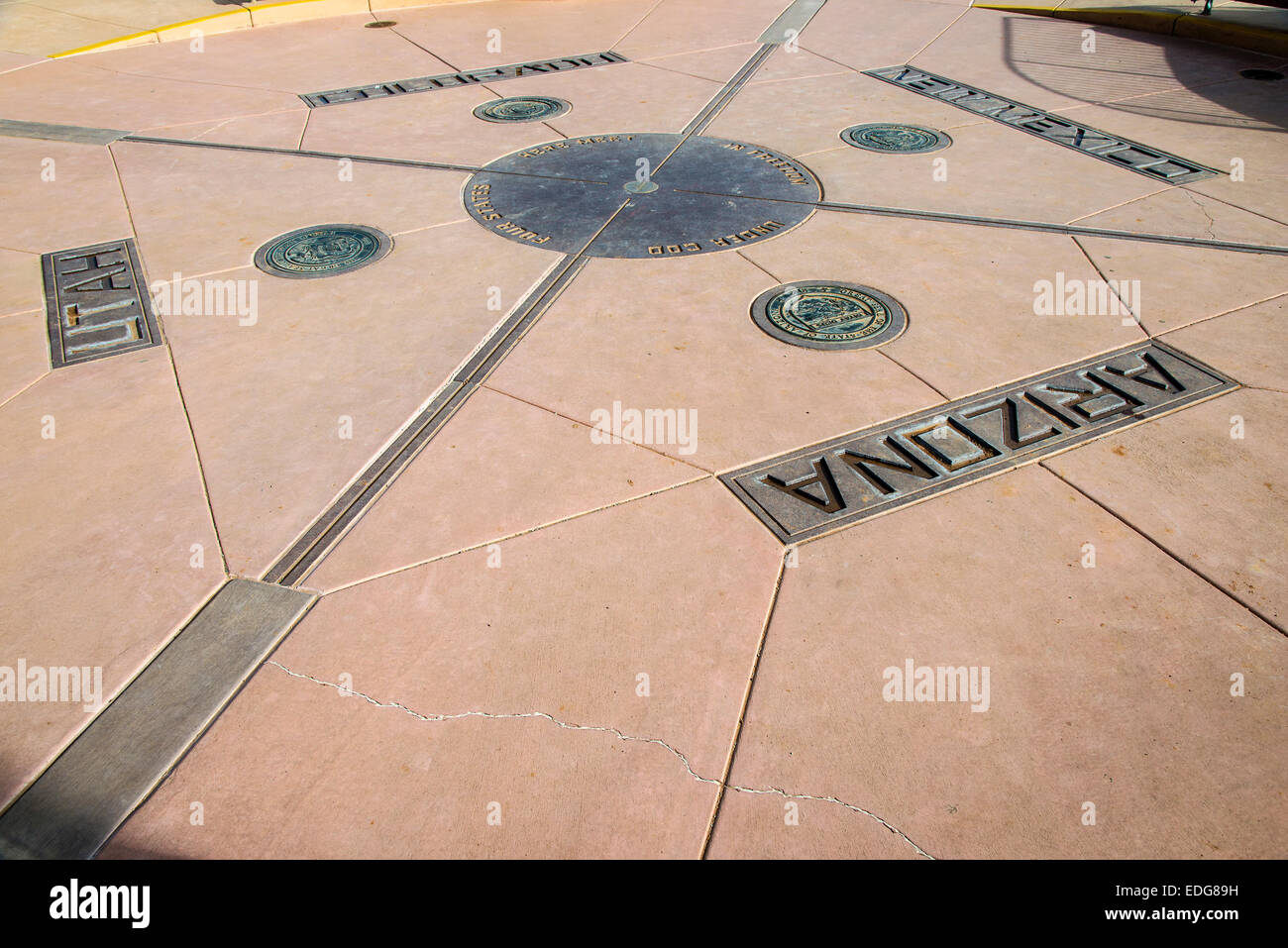 4 Coins monument marque le point où les frontières des quatre états américains de l'Arizona, Colorado, Nouveau Mexique et de l'Utah rencontrez Banque D'Images