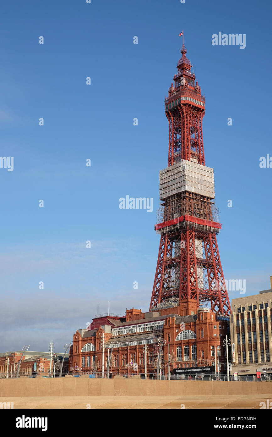 La tour de Blackpool avec les travaux en cours d'entretien Banque D'Images