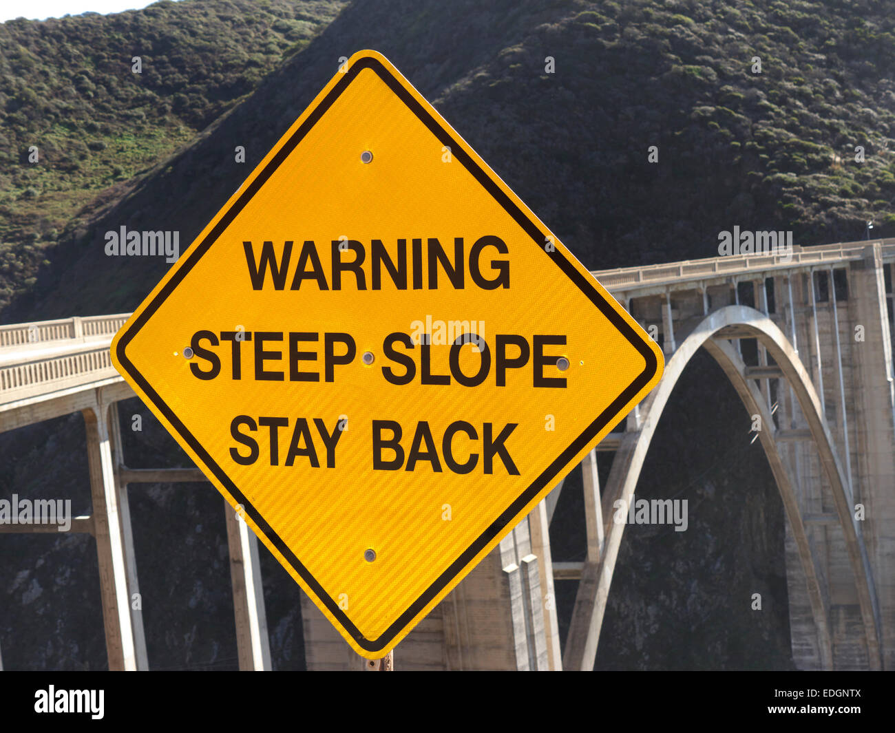 PANNEAU d'avertissement DE DANGER POUR LE PONT BIXBY pour les visiteurs du pont Bixby Big sur Monterey Californie Etats-Unis Banque D'Images