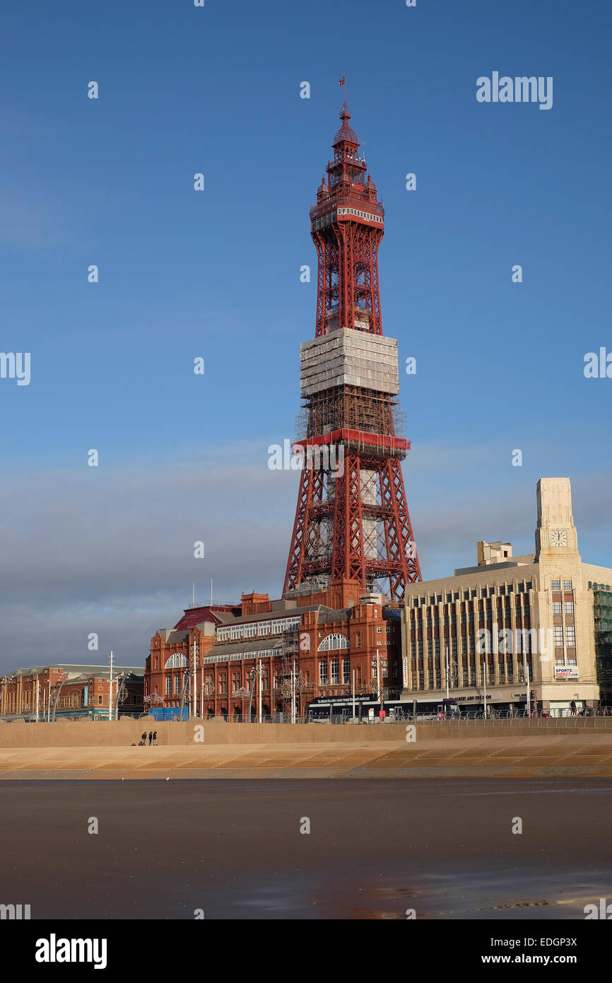 La tour de Blackpool avec les travaux en cours d'entretien Banque D'Images