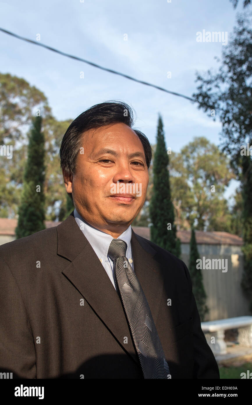 American vietnamiens, Vietnamien homme américain, homme adultes vietnamiens, funérailles, Little Saigon, ville, district de Westminster, Orange County, Californie Banque D'Images