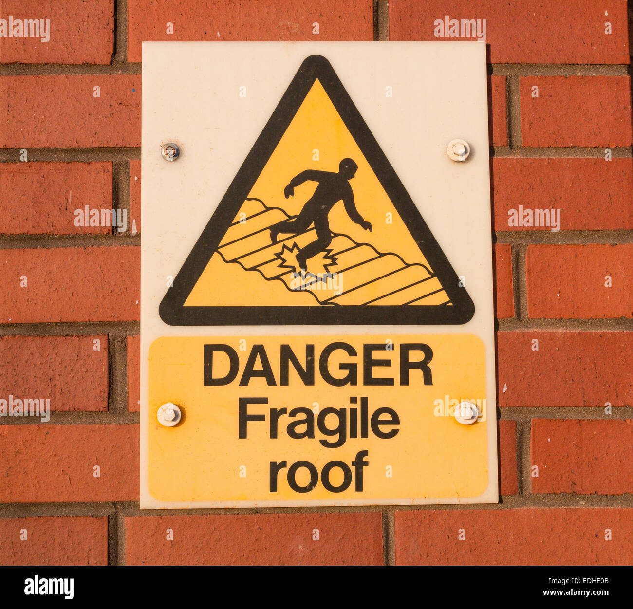 Danger : toit fragile panneau d'avertissement Banque D'Images