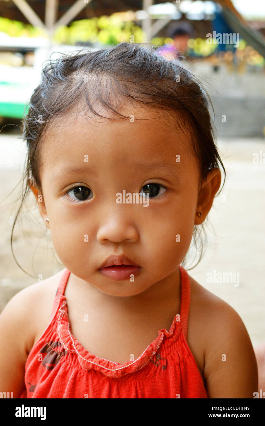 Un portrait de belle asiatique petite fille aux yeux innocents Banque D'Images