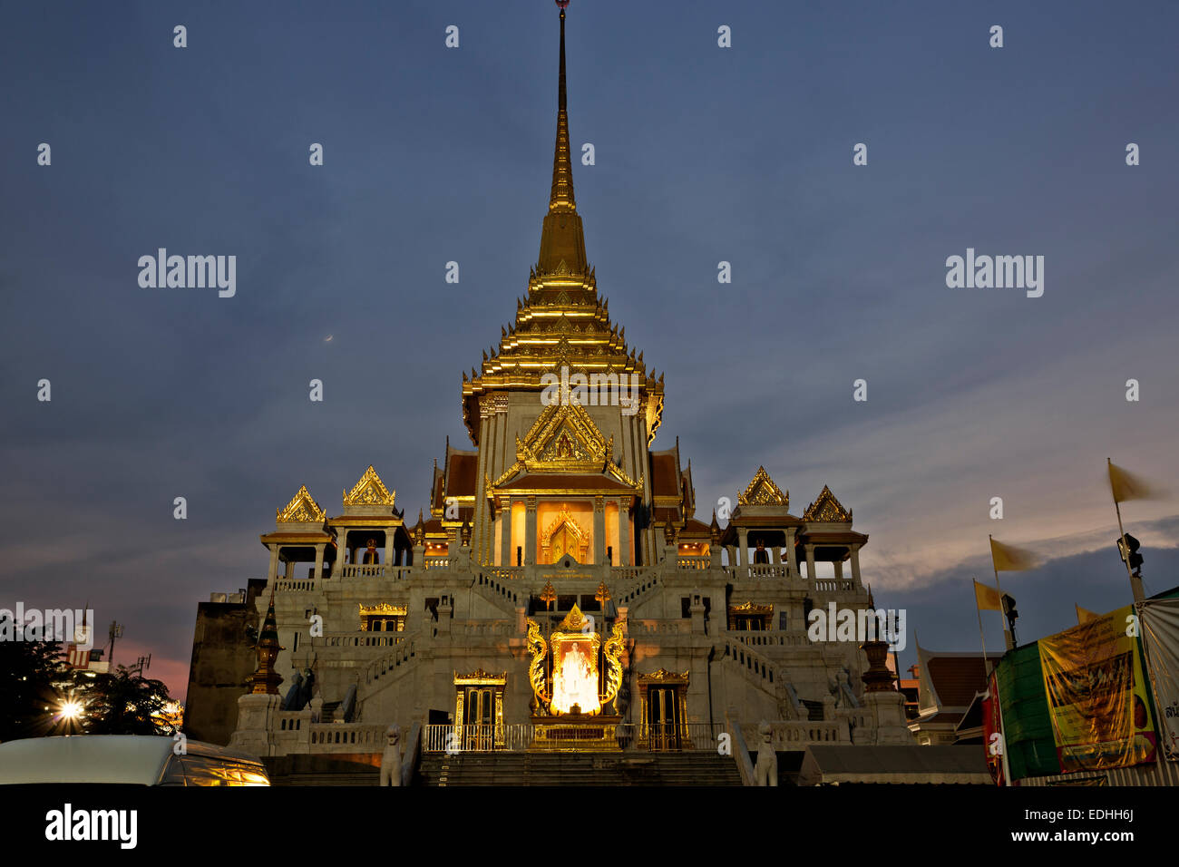 E00211-00...THAÏLANDE - soirée au Wat Traimit, accueil du Bouddha d'or à Bangkok. Banque D'Images