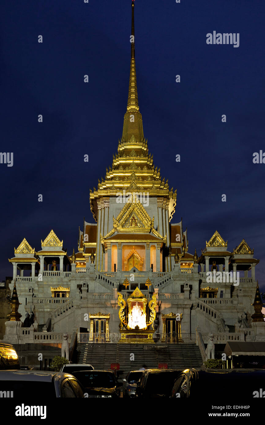 Thaïlande - lumières éclairent Wat Traimit, accueil du Bouddha d'Or, après le coucher du soleil dans la ville de la Chine l'article de Bangkok. Banque D'Images