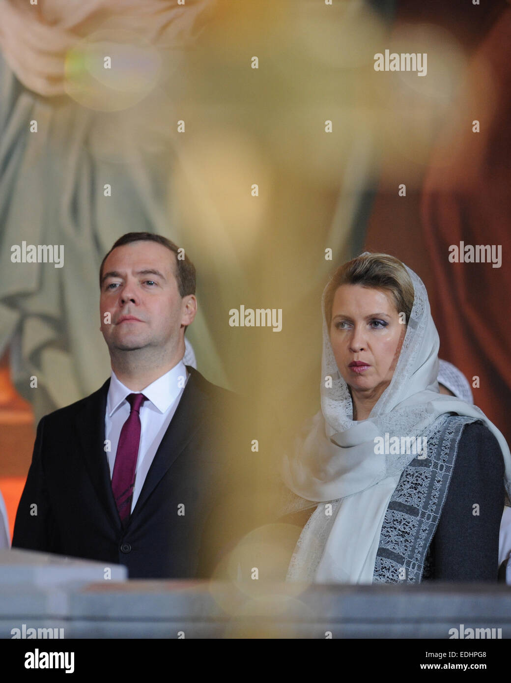 Moscou, Russie. 07Th Jan, 2015. Le Premier ministre russe Dmitri Medvedev et son épouse Svetlana assister à un service de Noël orthodoxe à la cathédrale du Christ-Sauveur de Moscou, capitale de la Russie, le 7 janvier 2015. Les chrétiens orthodoxes célèbrent Noël le 7 janvier, en conformité avec le calendrier julien. Source : Xinhua/Alamy Live News Banque D'Images