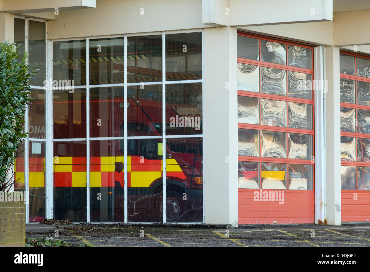 Véhicules d'incendie à l'intérieur de Bedford et incendie et de sauvetage de la gare de Luton, Bedford, Bedfordshire, Angleterre Banque D'Images