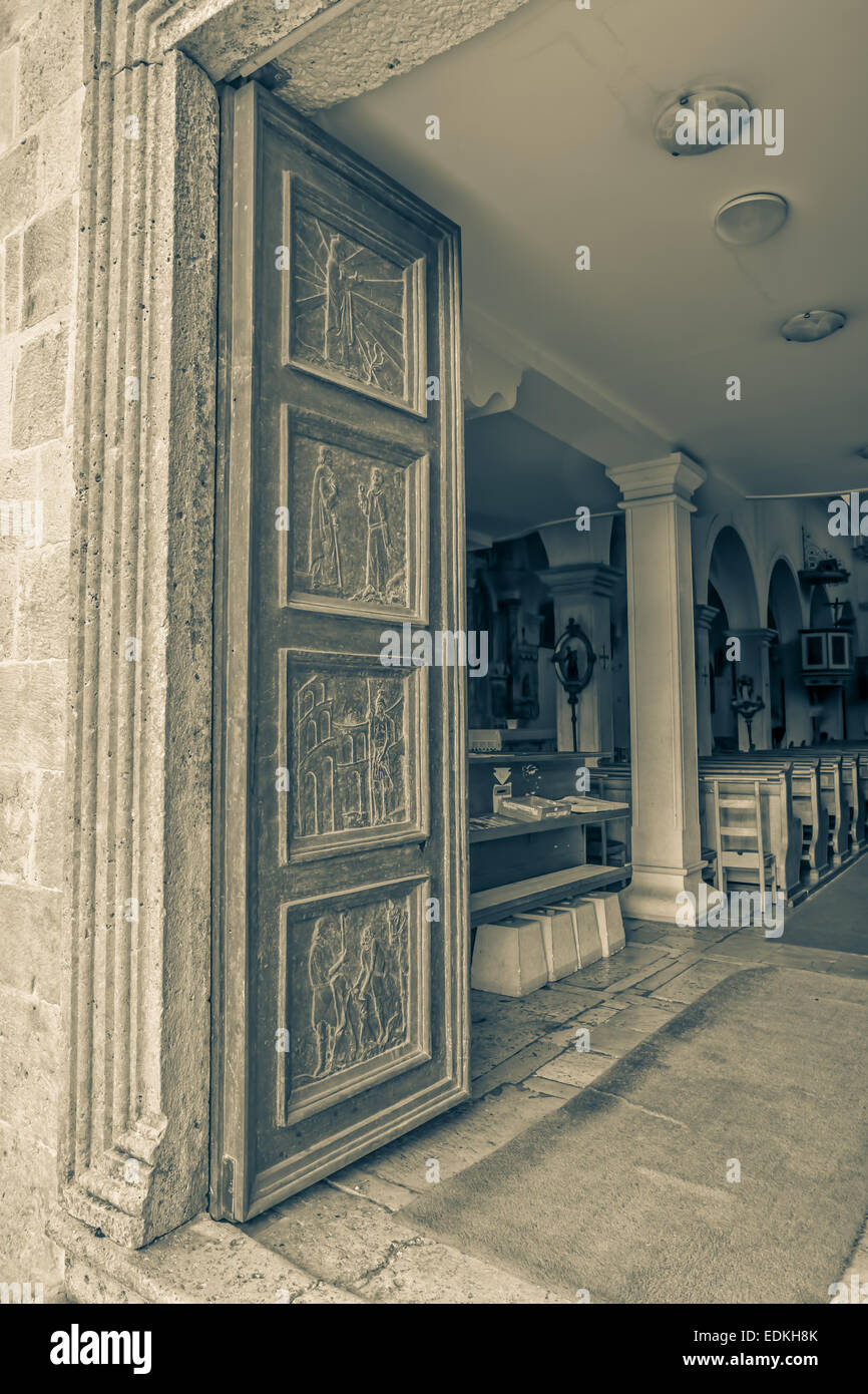 Porte de l'église de Supetar Banque D'Images