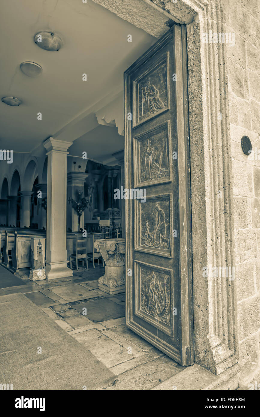Porte de l'église de Supetar Banque D'Images