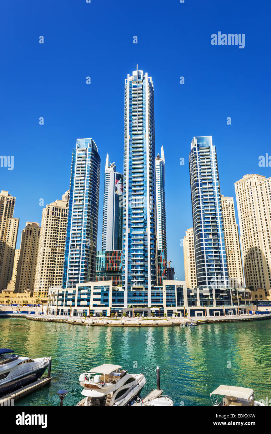 Les bâtiments modernes dans la Marina de Dubaï, Émirats arabes unis, Moyen Orient Banque D'Images