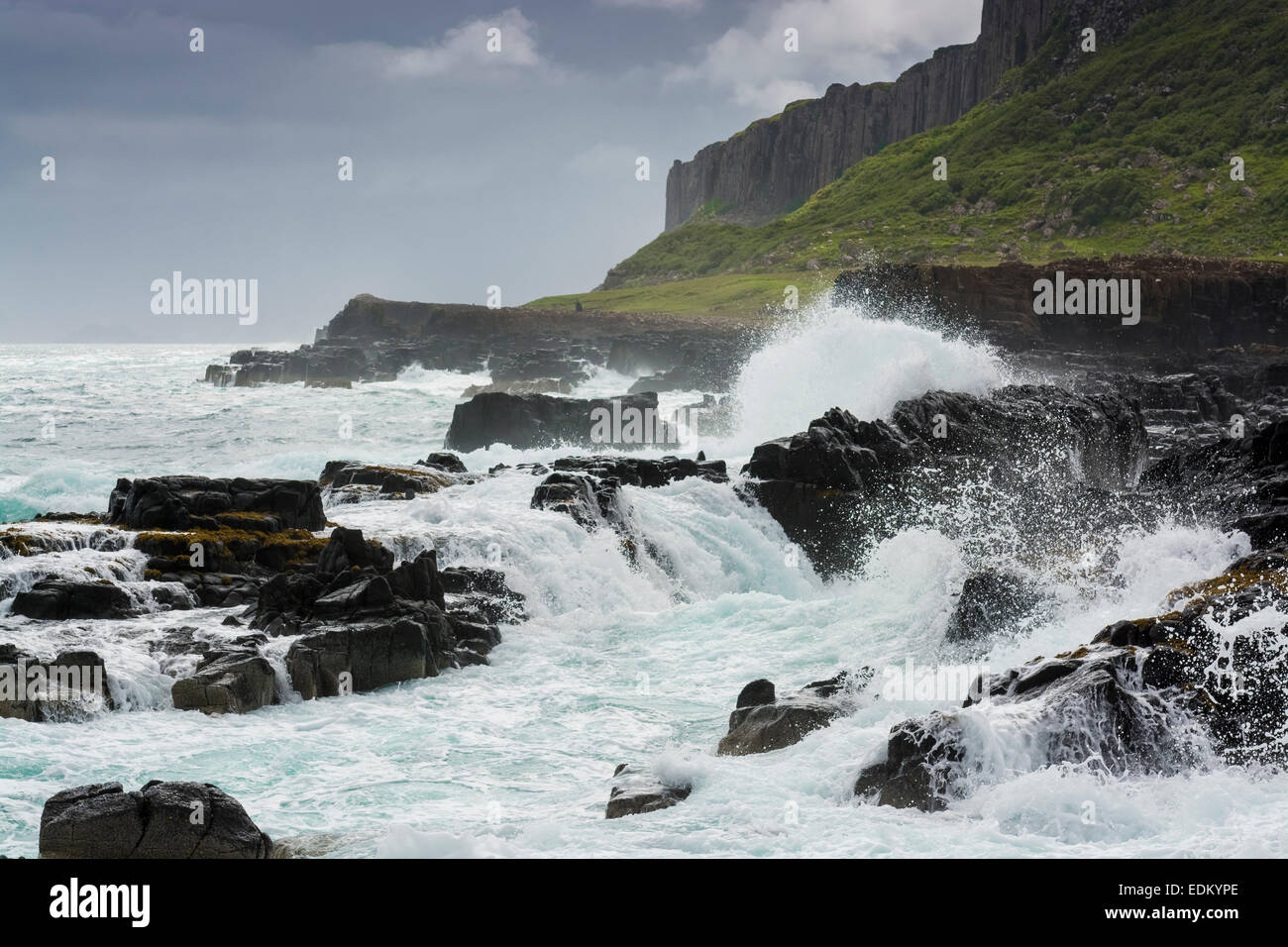 Rochers et mer déchaînée oban Isle of Skye Banque D'Images