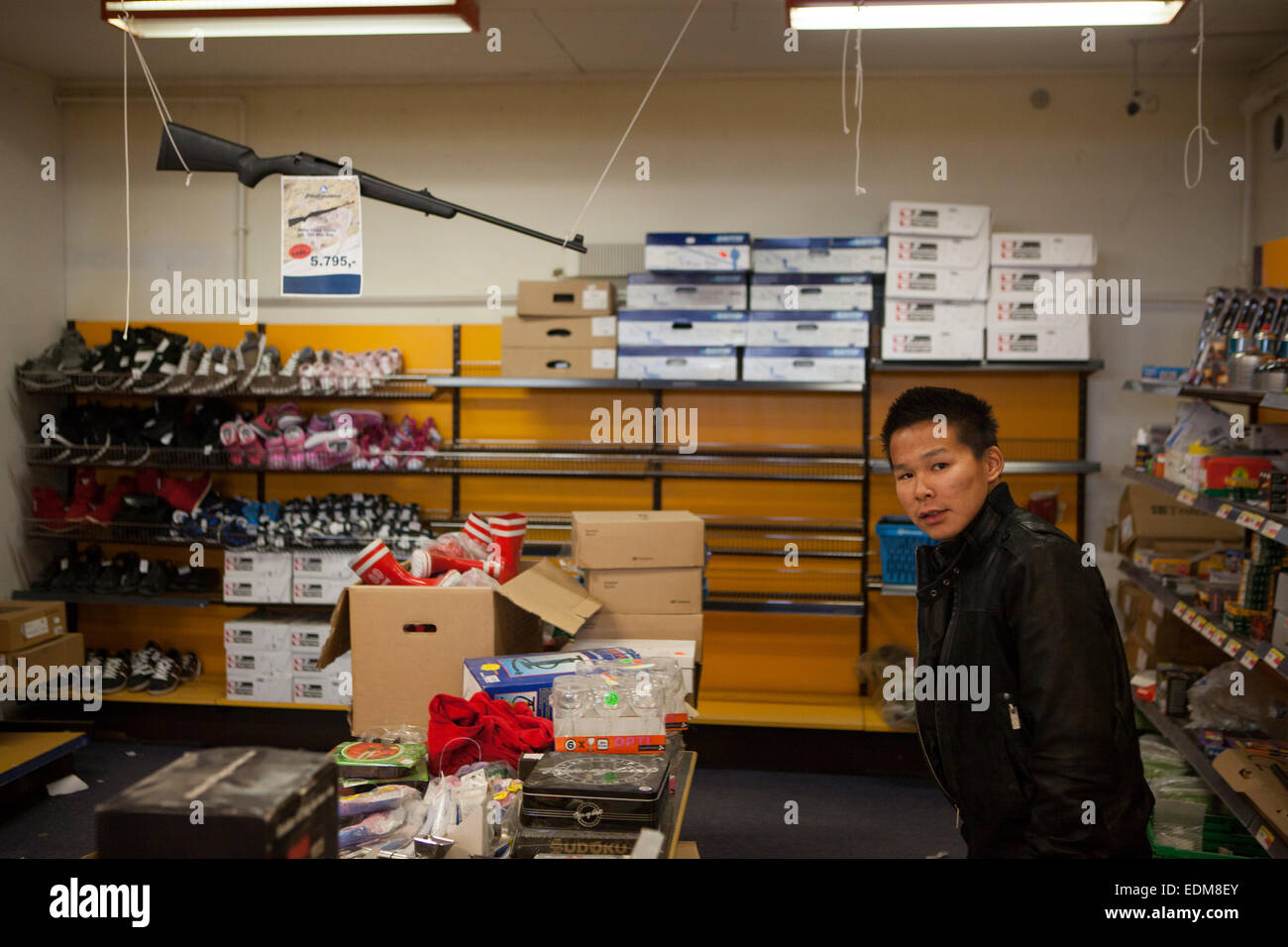 Le supermarché dans la ville de Ittoqqortoormiit, dans l'Est du Groenland, l'une des dernières communautés de chasse au Groenland. Banque D'Images