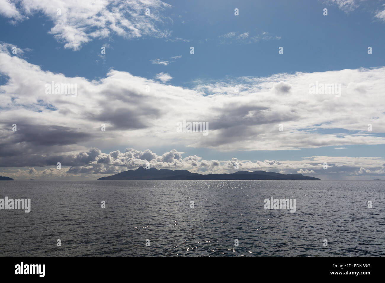 Vue depuis elgol au rhum et le loch scavaig Banque D'Images