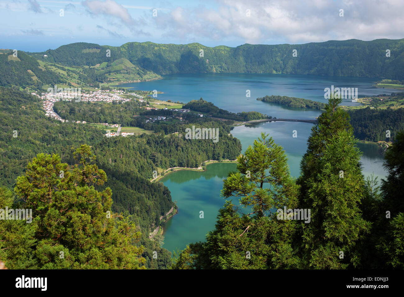Lagoa Verde et Lagoa Azul, Caldeira das Sete Cidades, Sao Miguel, Açores, Portugal Banque D'Images