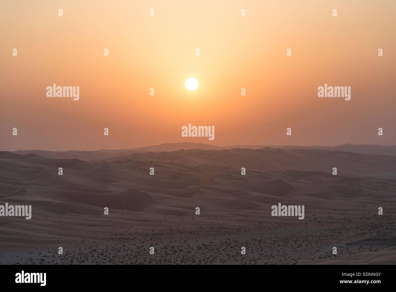 Coucher du soleil dans le désert, Banque D'Images