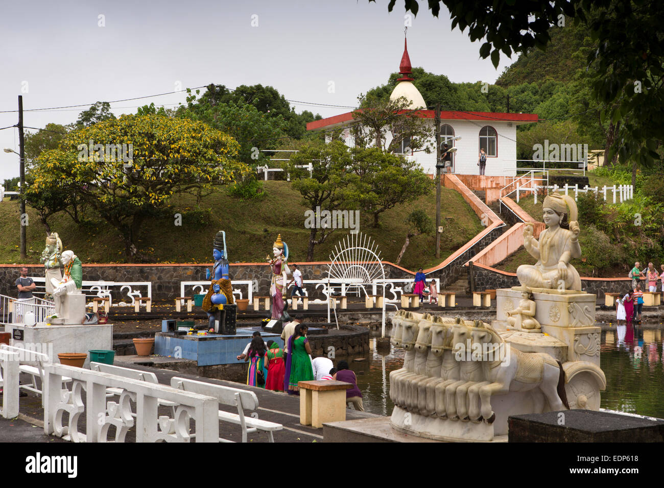 L'Ile Maurice, Grand Bassin, lac sacré Ganga Talao, temple statues hindoues sur la rive Banque D'Images