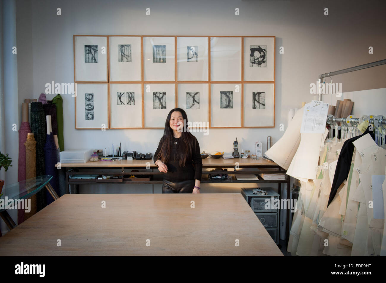 Manhattan, New York, USA. Jan 7, 2015. Designer ANNI KUAN dans son studio, mercredi, 7 décembre 2015. © Bryan Smith/ZUMA/Alamy Fil Live News Banque D'Images