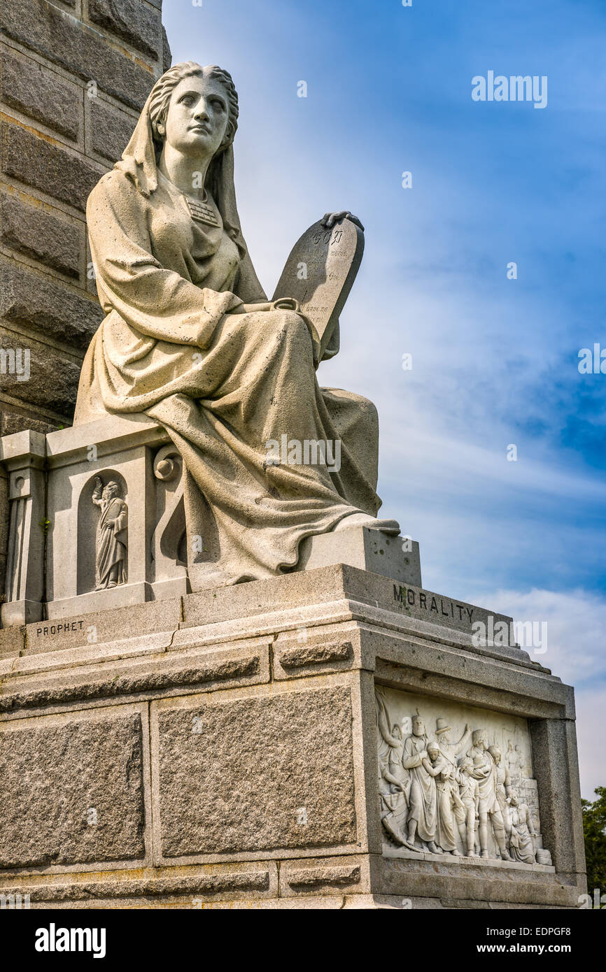 La morale, une pierre angulaire des ancêtres Monument à Plymouth, Massachusetts - USA. Banque D'Images