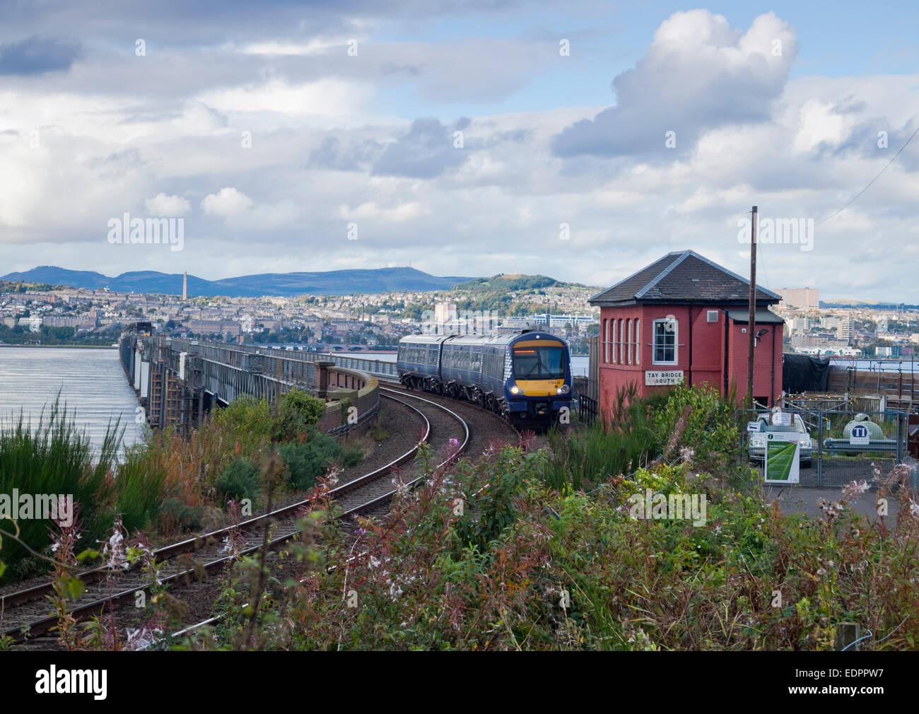 Tay rail bridge railway train signal fort wormit Banque D'Images