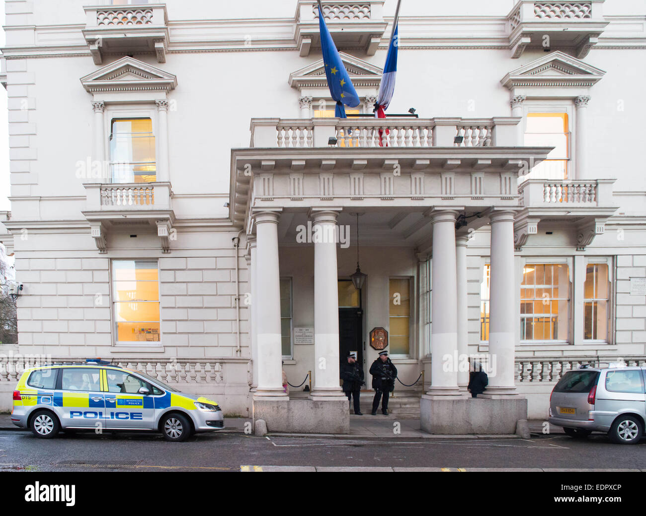 Plus de sécurité à l'ambassade de France, après l'attaque terroriste d'hier. Banque D'Images