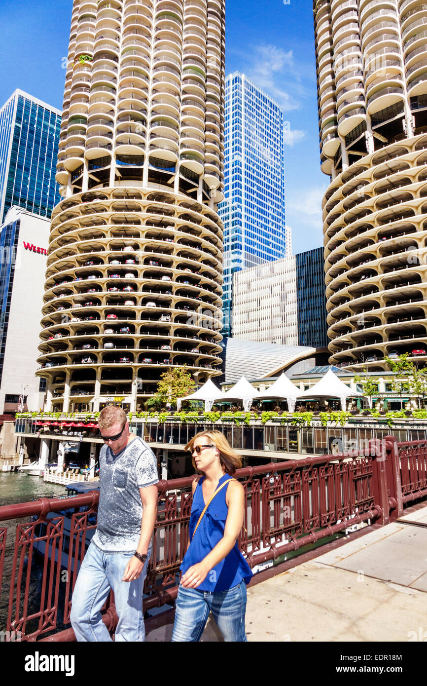 Chicago Illinois,River Water North,centre-ville,Marina City,haute élévation,résidentiel,bâtiment,condominiums,ville horizon paysage urbain,Chicago River Water,Nord S. Banque D'Images