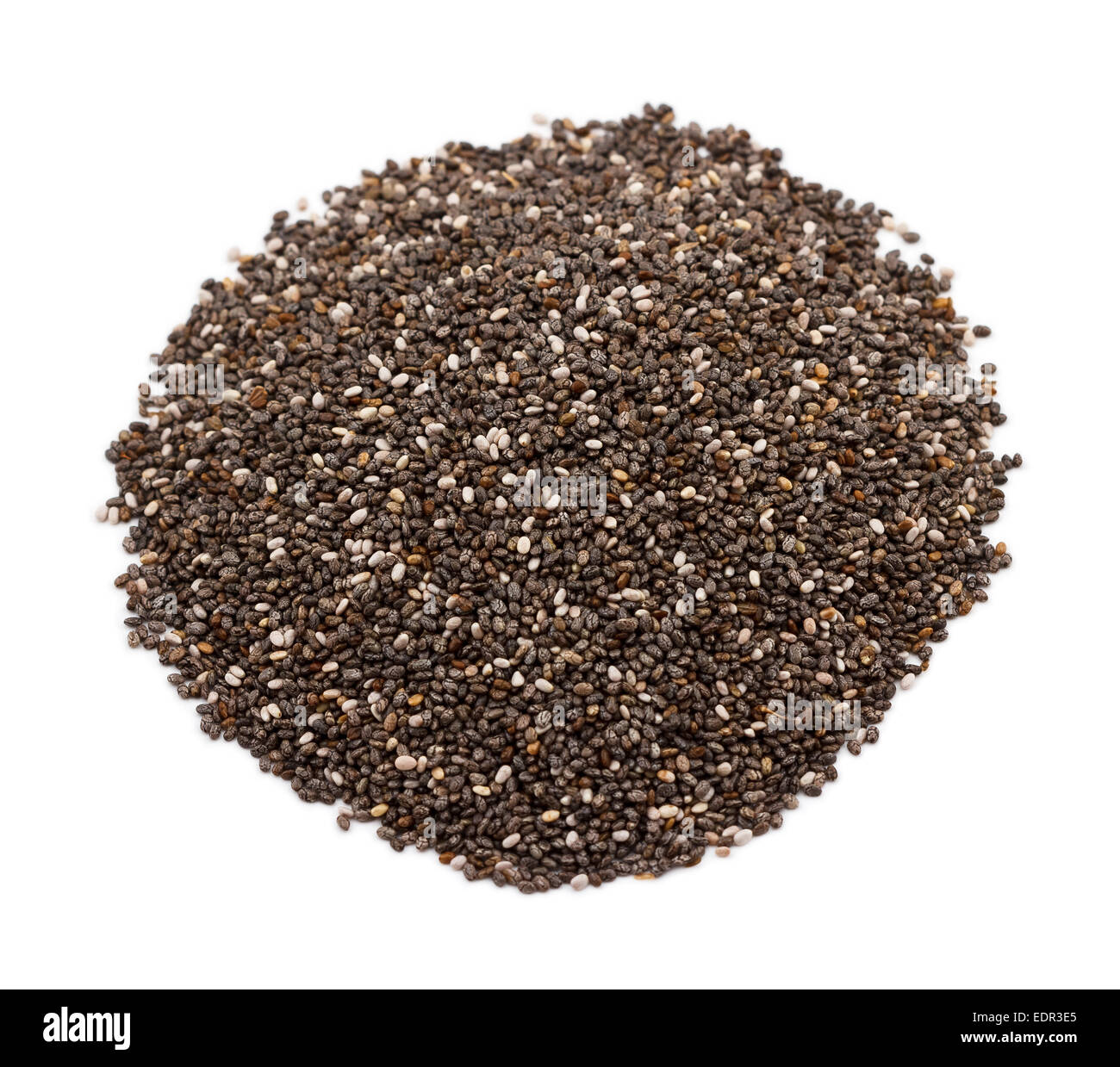 Heap de chia seeds on white Banque D'Images