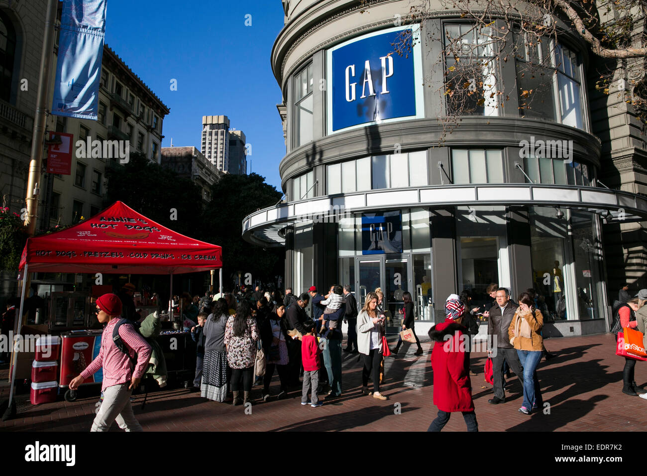 Un magasin de vente au détail de vêtements Gap dans le centre-ville de San Francisco, en Californie. Banque D'Images