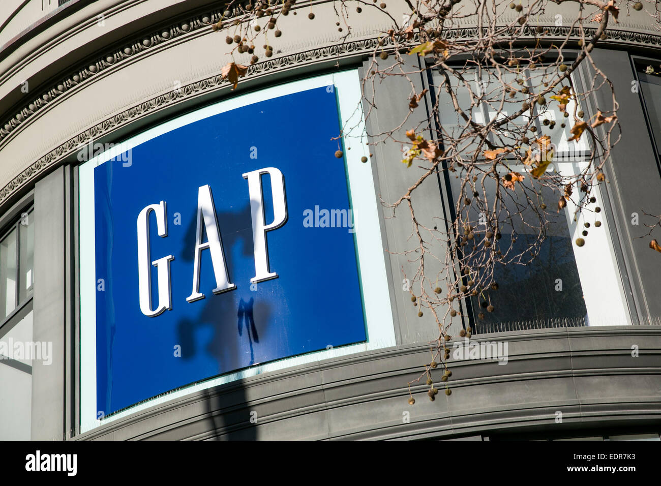 Un magasin de vente au détail de vêtements Gap dans le centre-ville de San Francisco, en Californie. Banque D'Images