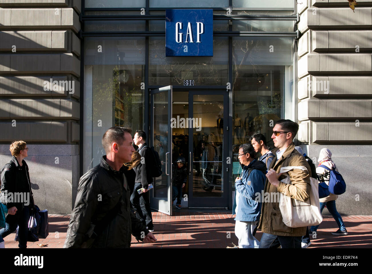 Un magasin de vente au détail de vêtements Gap dans le centre-ville de San Francisco, en Californie. Banque D'Images