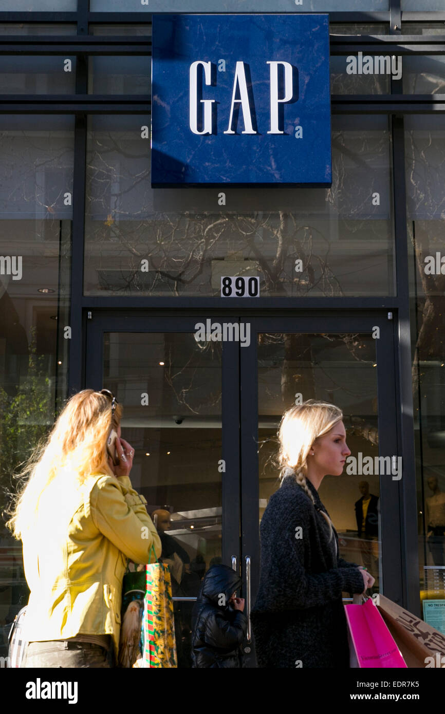 Un magasin de vente au détail de vêtements Gap dans le centre-ville de San Francisco, en Californie. Banque D'Images