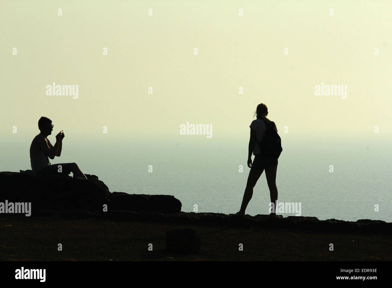 Silhouette d'un couple à fort aguada Goa Inde Banque D'Images