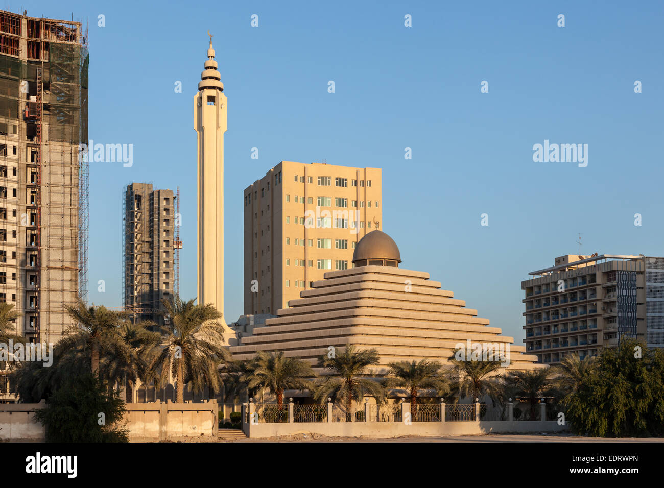 Pyramide mosquée dans la ville de Koweït, Moyen-Orient Banque D'Images