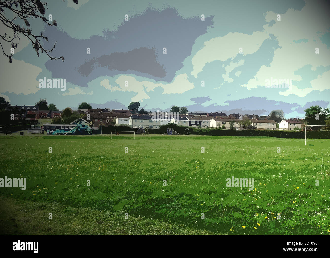 Les terrains de jeu par l'Mickley Estate, un terrain de football et un pavillon building Banque D'Images