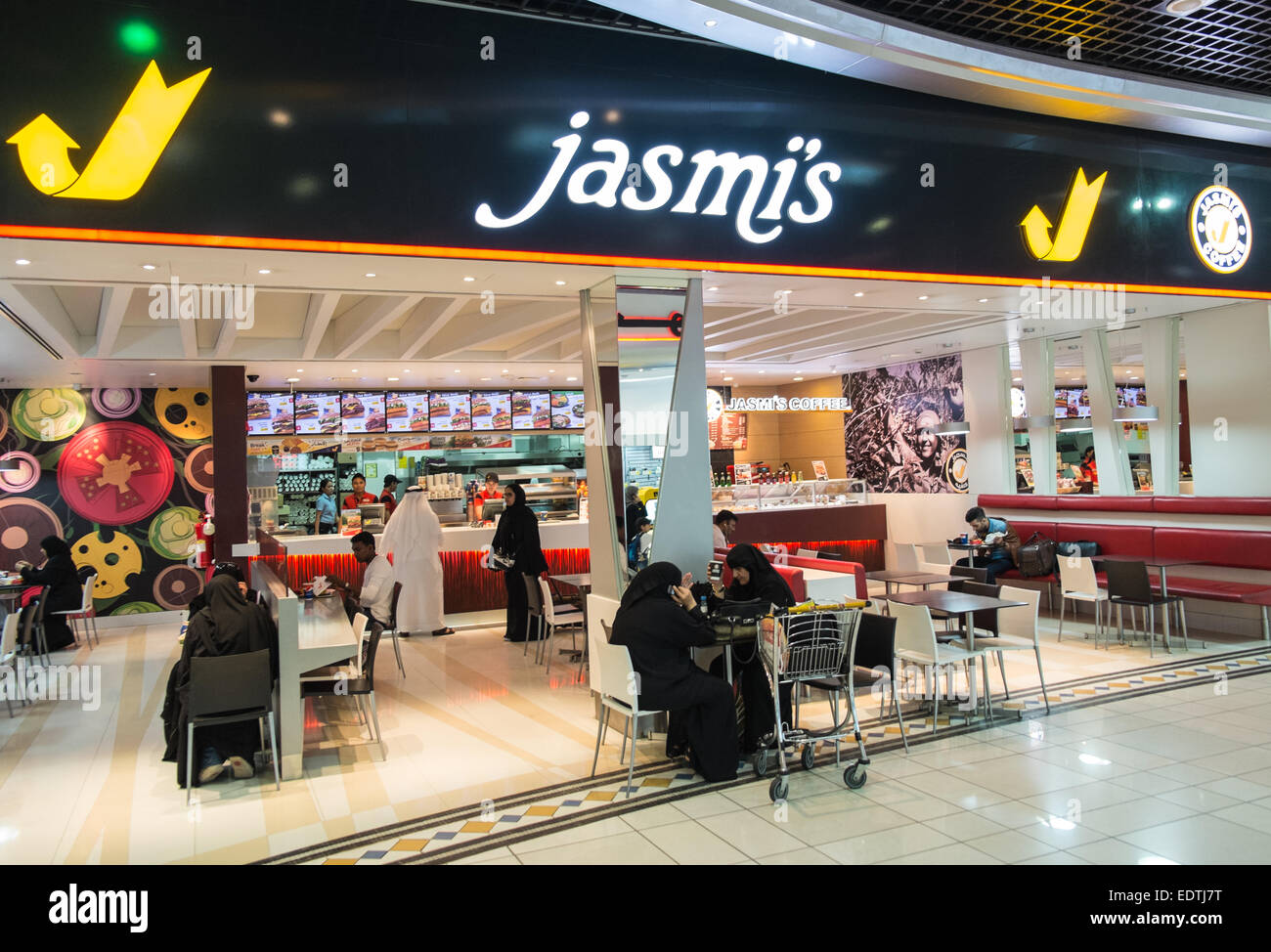 Fast food cafe,restaurant,salle de départ à sortie à l'Aéroport International de Bahreïn, Bahreïn, Moyen-Orient Banque D'Images