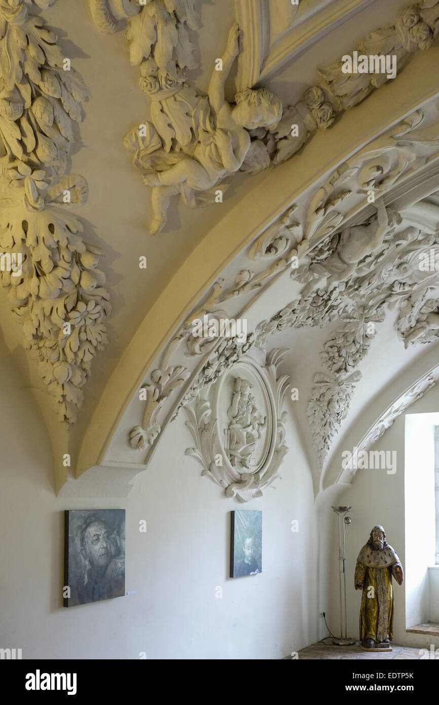 Gewölbe mit Fresken und Deckengemälde im Kloster Benediktbeuern, Oberbayern, Bayern, Deutschland,Vault avec des fresques et des plafonds Banque D'Images