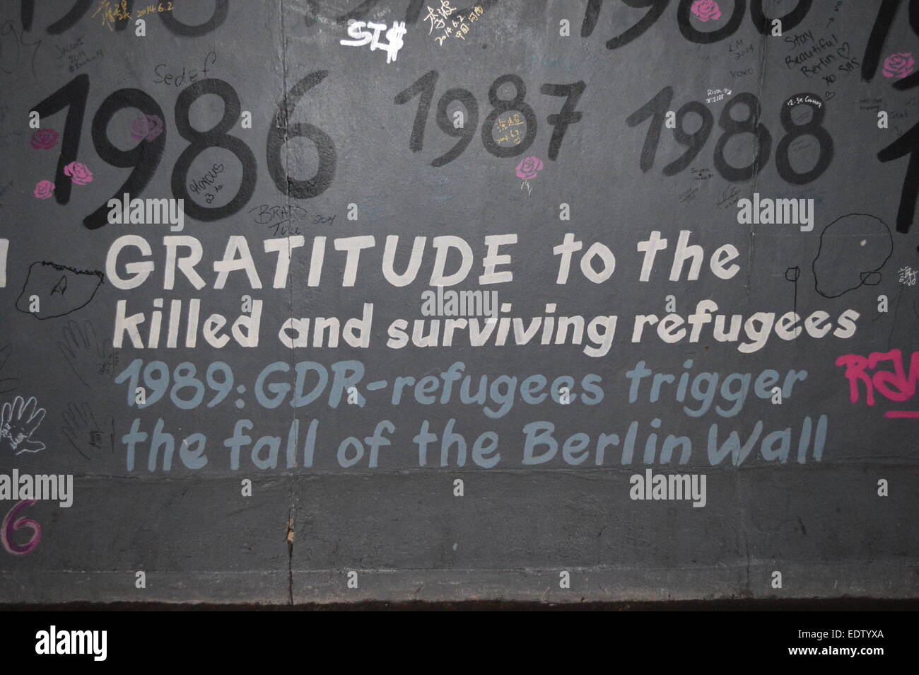 La ligne du temps, de l'événement Street art au mur de Berlin east side gallery Banque D'Images