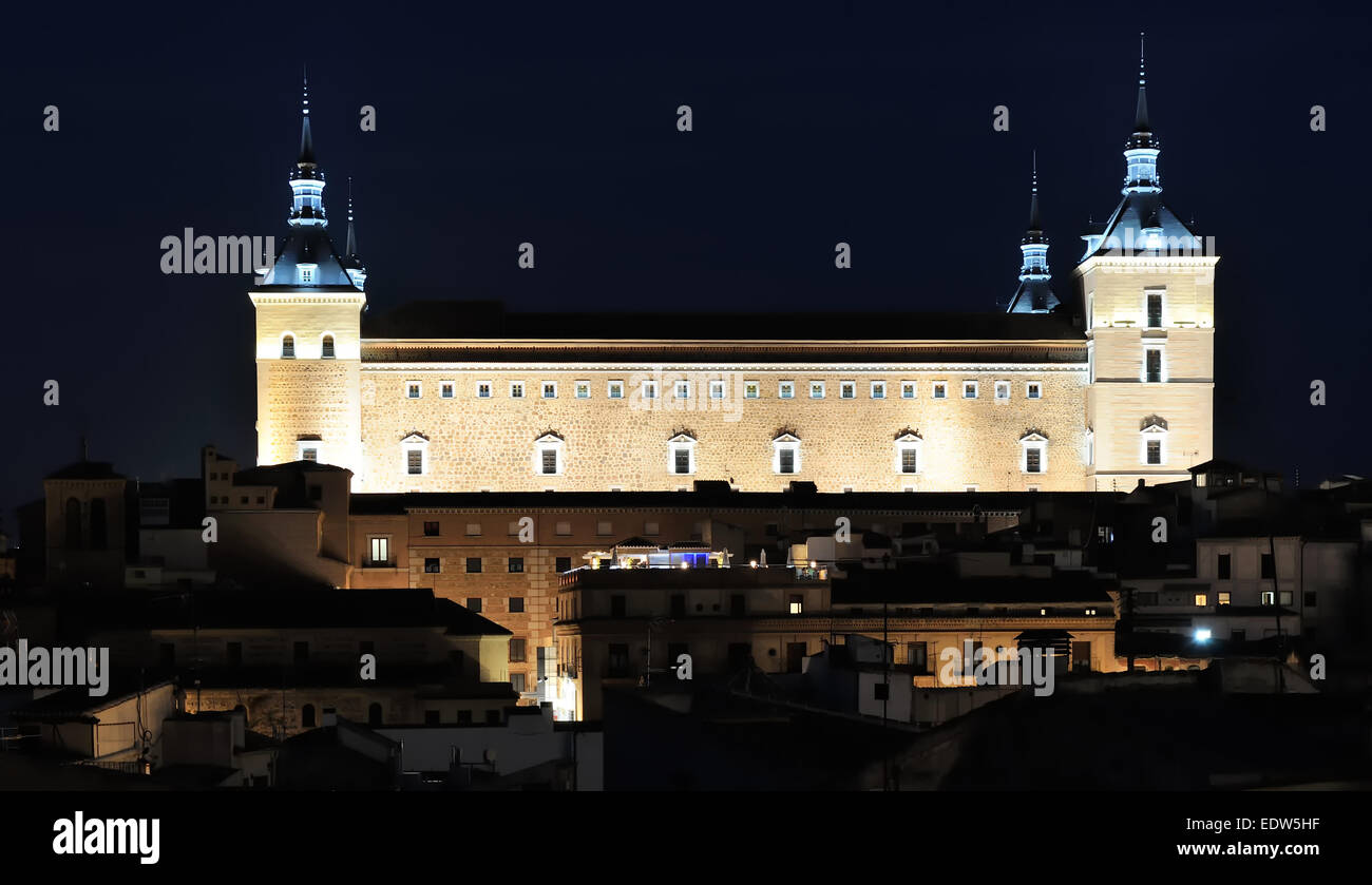 Vue de la nuit de l'Alcazar et de la vieille partie de Tolède, Espagne Banque D'Images