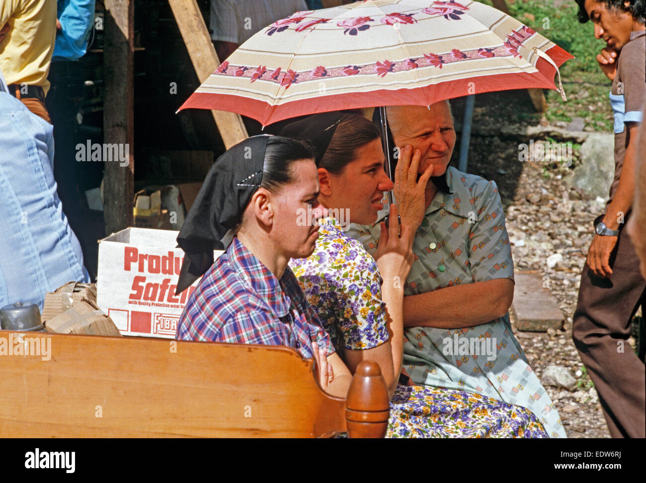 Les mennonites au règlement Spanish Lookout farm vente aux enchères, Belize, en Amérique centrale, Juin 1985 Banque D'Images