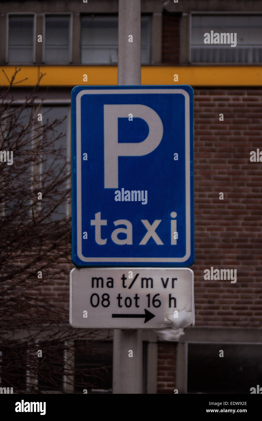 Taxi parking sign in Nijmegen, Pays-Bas Banque D'Images