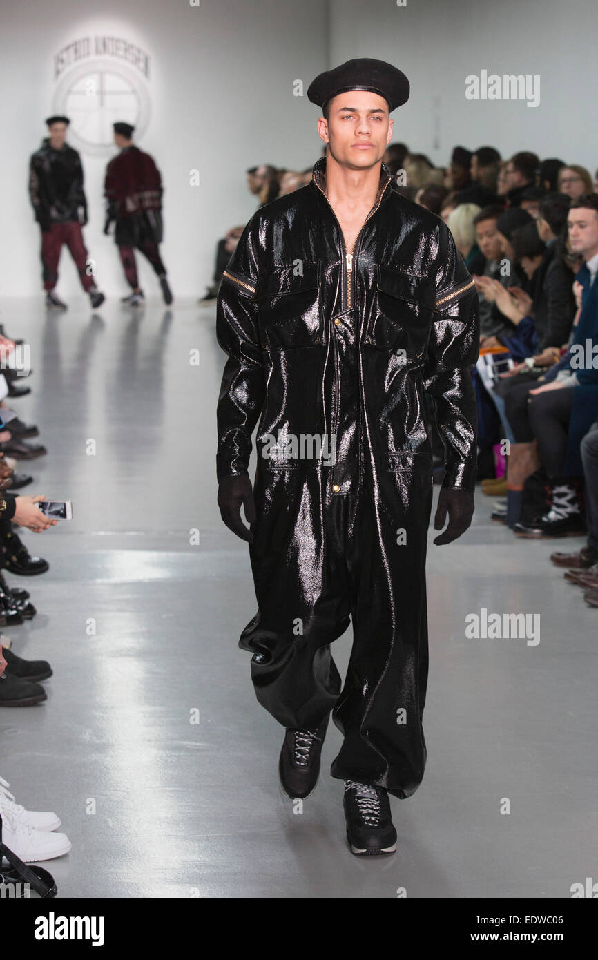 Londres, Royaume-Uni. 10 janvier 2015. Le défilé d'Astrid Andersen à Londres Collections : les hommes, le coordonnateur de la fashion week à Londres. Photo : Alamy/CatwalkFashion Live News Banque D'Images