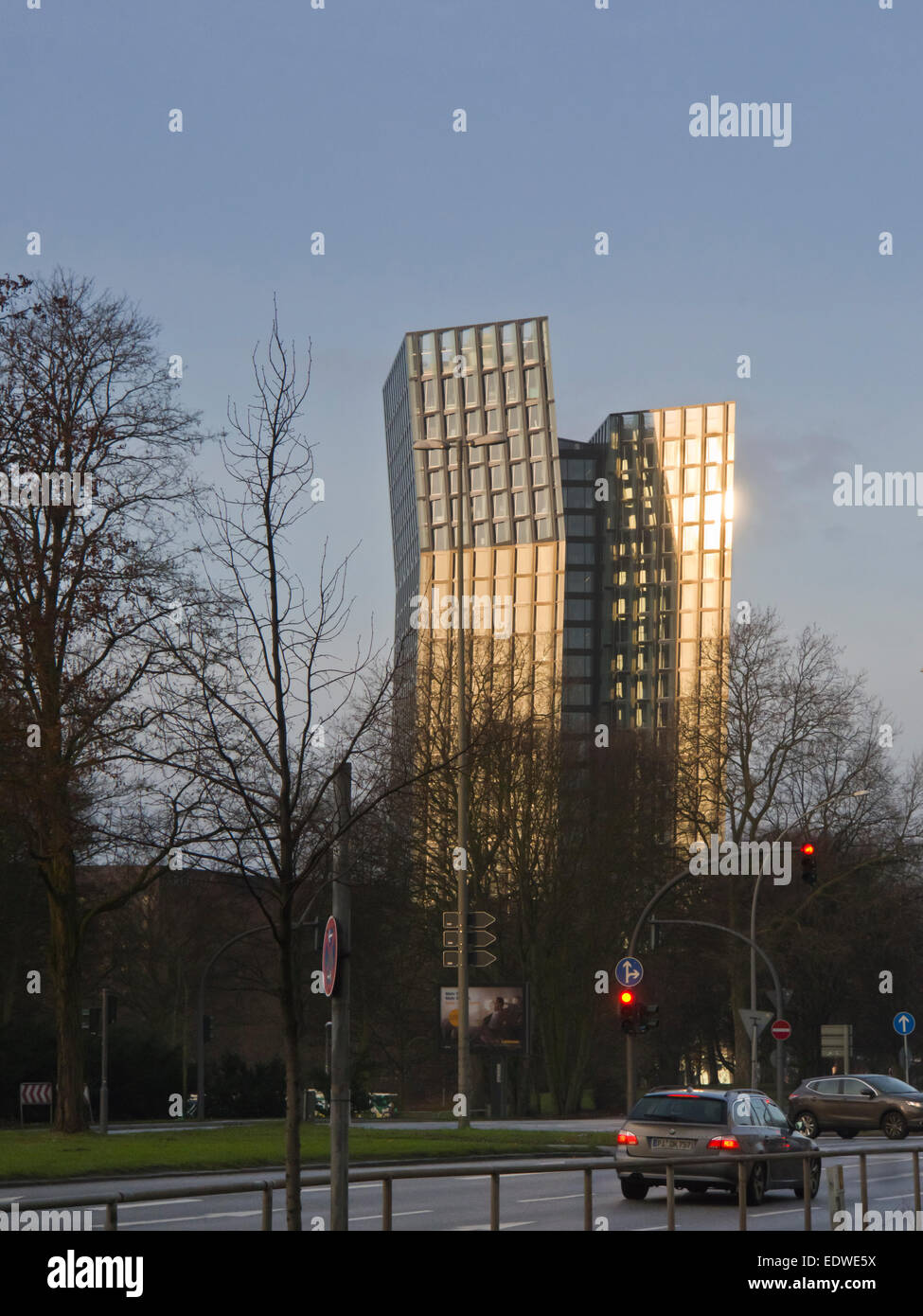 La construction de tours de danse sur la Reeperbahn à Hambourg dans la lumière du soleil du matin, de l'architecture qui la distingue de son voisinage Banque D'Images