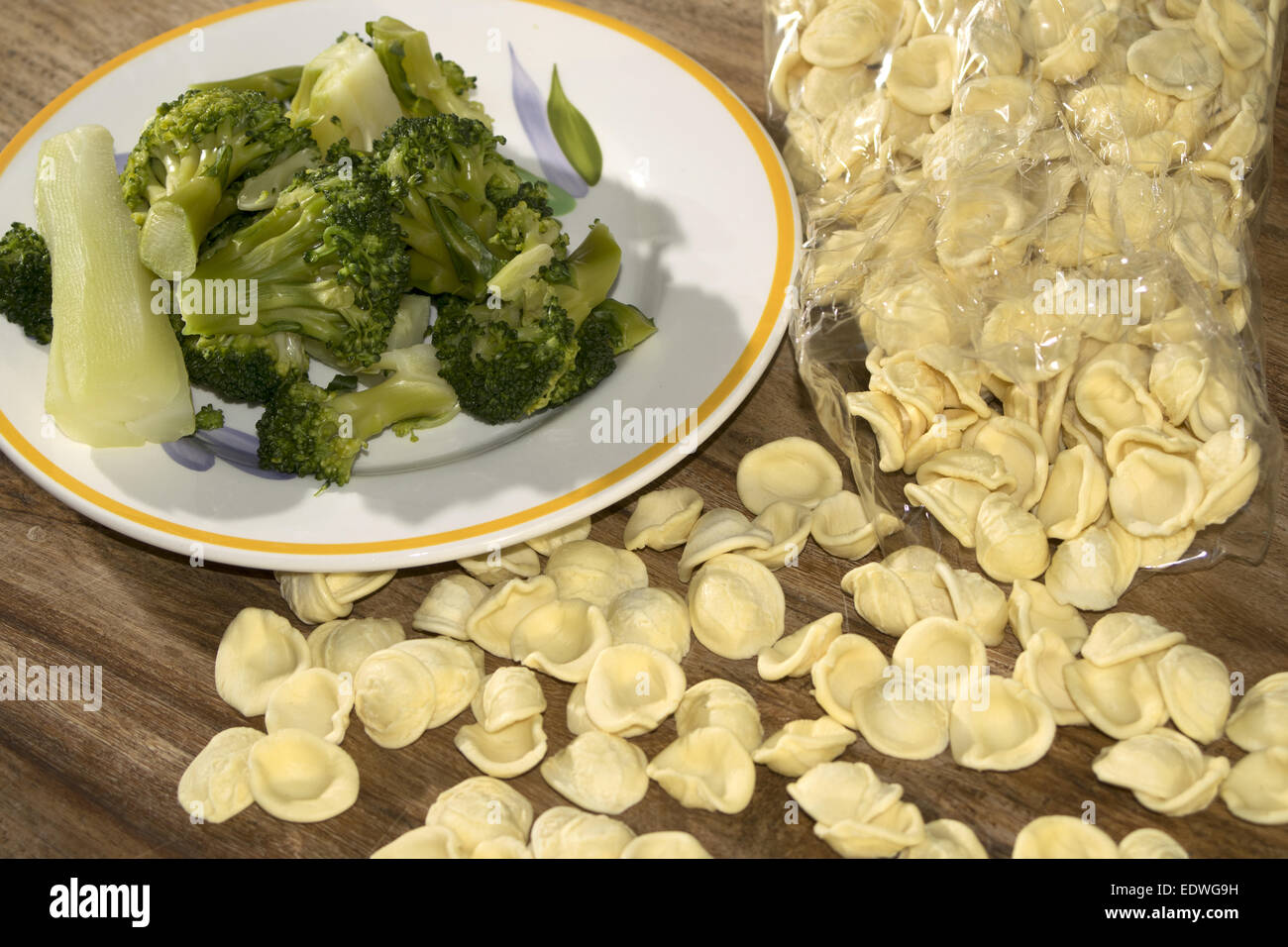 Spécialité italienne : orecchiette pâtes typiques des Pouilles avec brocoli Banque D'Images