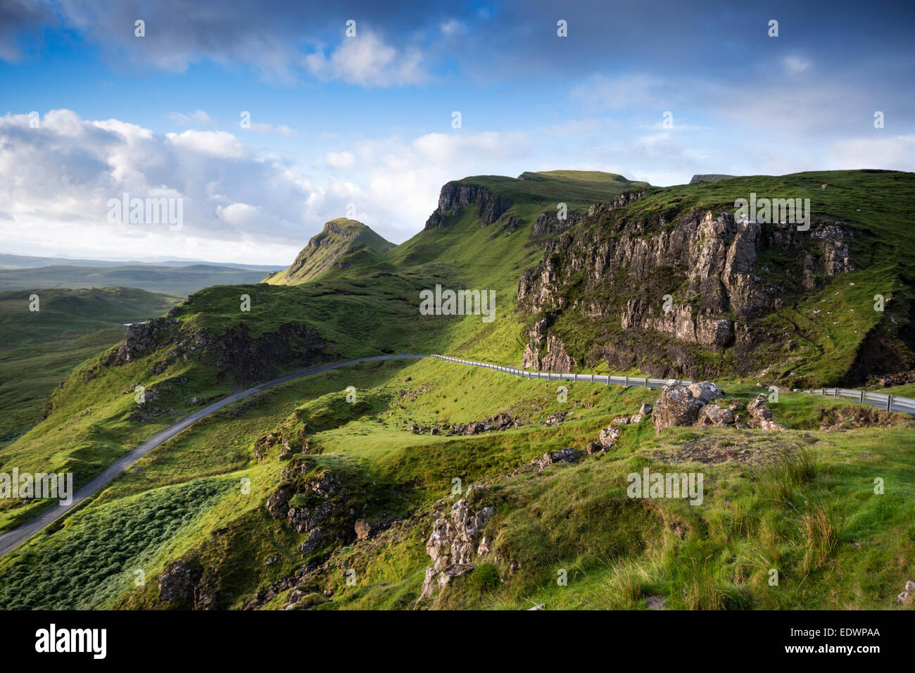 Vue panoramique sur la crête de Trotternish près du Quiraing sur l'île de Skye, Écosse, Royaume-Uni Banque D'Images