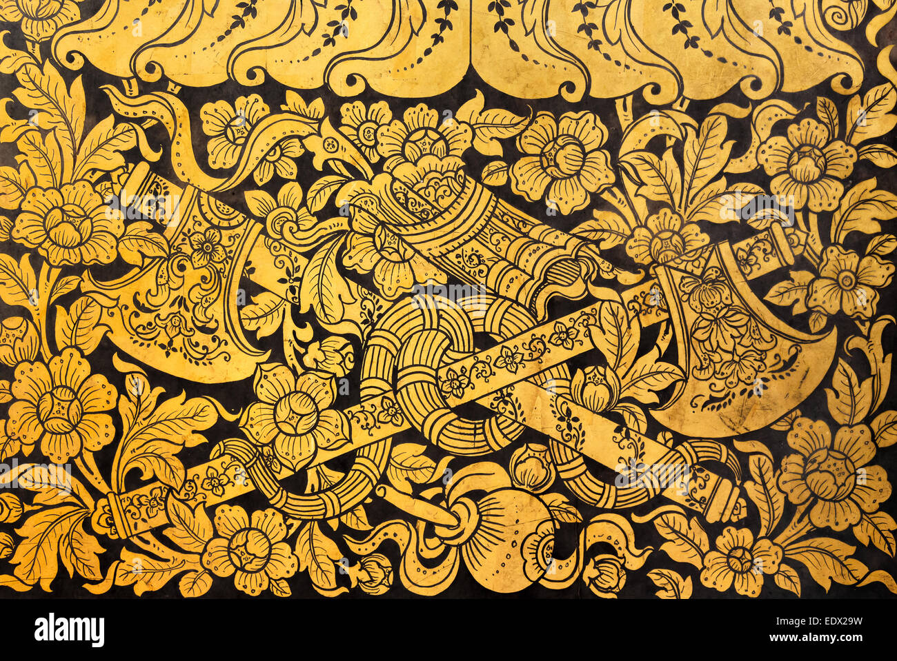 Thaï (peinture d'origine et de la vigne fleur double bind ax) sur le mur du temple thaïlandais, Bangkok, Thaïlande Banque D'Images