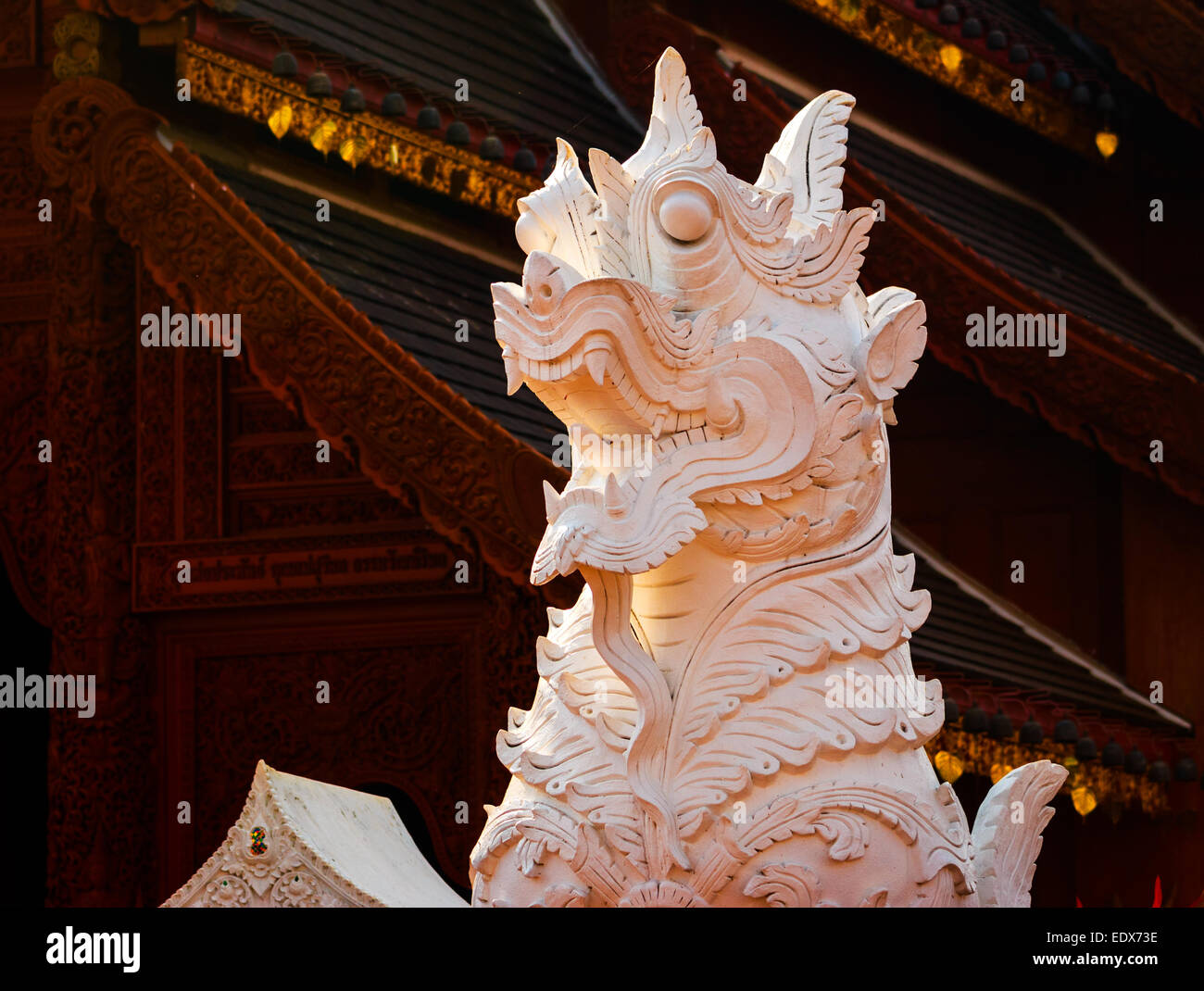 Dragon Statue Dragon Symbole Dragon Chinois Est Une Belle Architecture  Thaïlandaise Et Chinoise De Sanctuaire