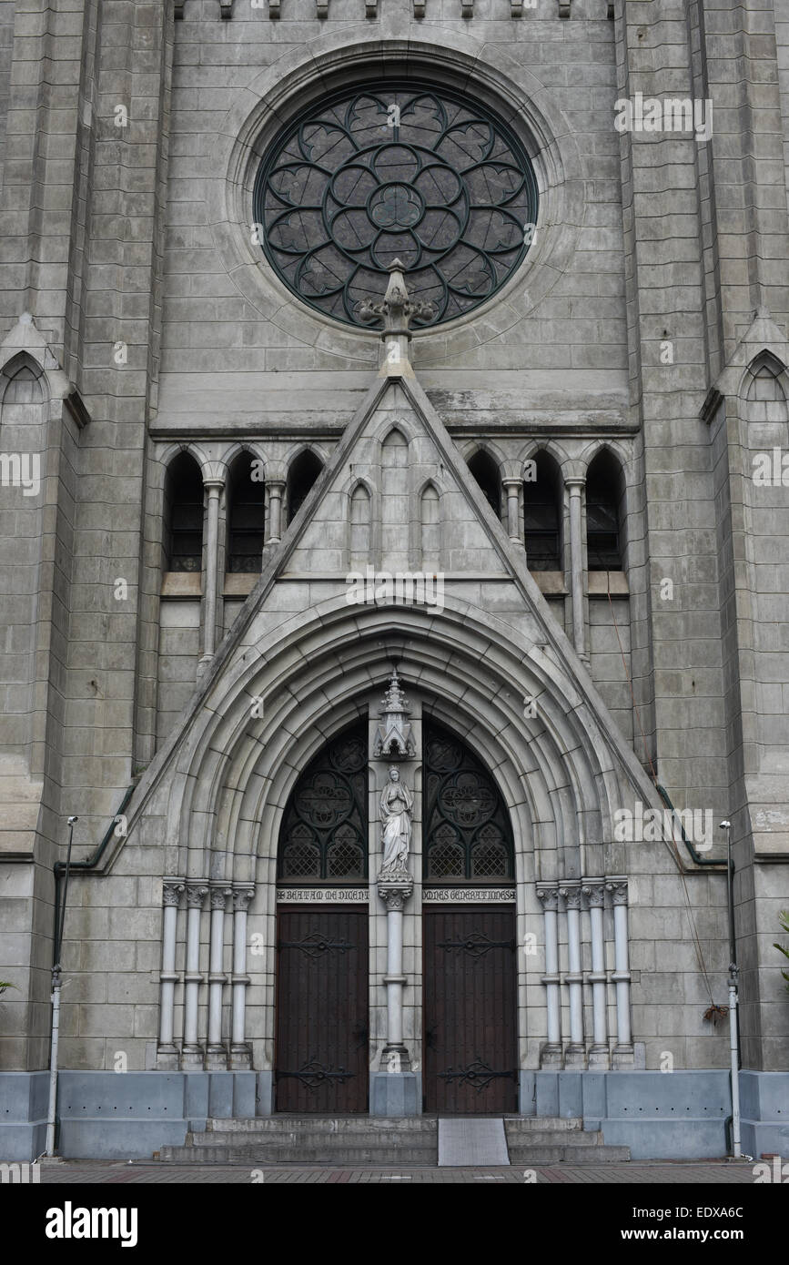 La porte de la cathédrale de Jakarta. Banque D'Images